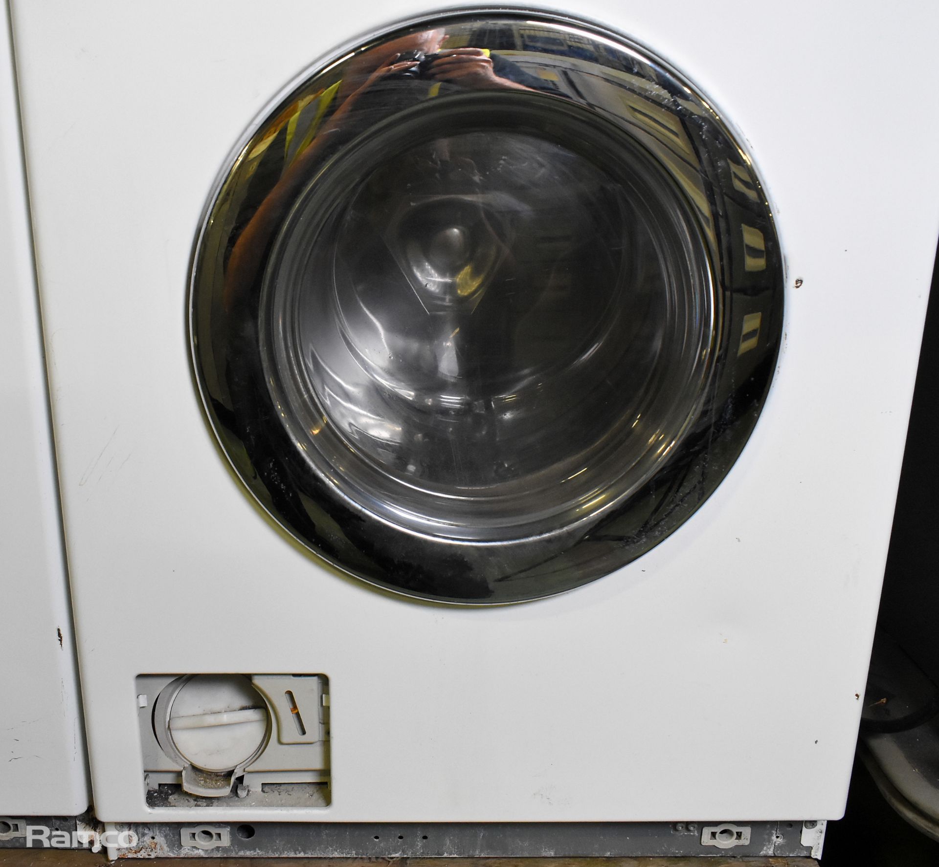 Miele PW 6065 6.5kg washing machine - W 600 x D 730 x H 850mm - MISSING KICK PLATE, DRAIN PUMP - Image 4 of 4