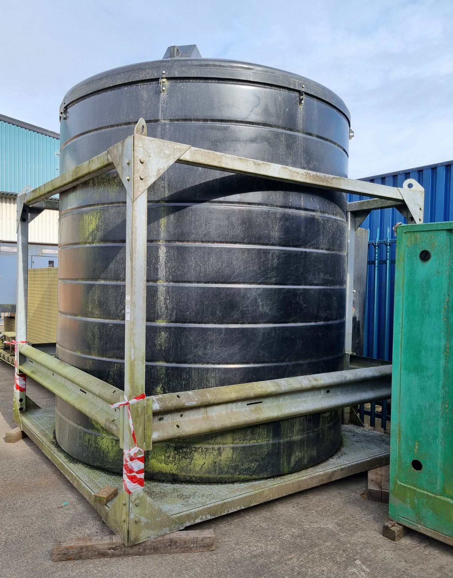 Diesel tank with lifting cage - W 3000 x D 3400 x H 4000mm - Image 3 of 6