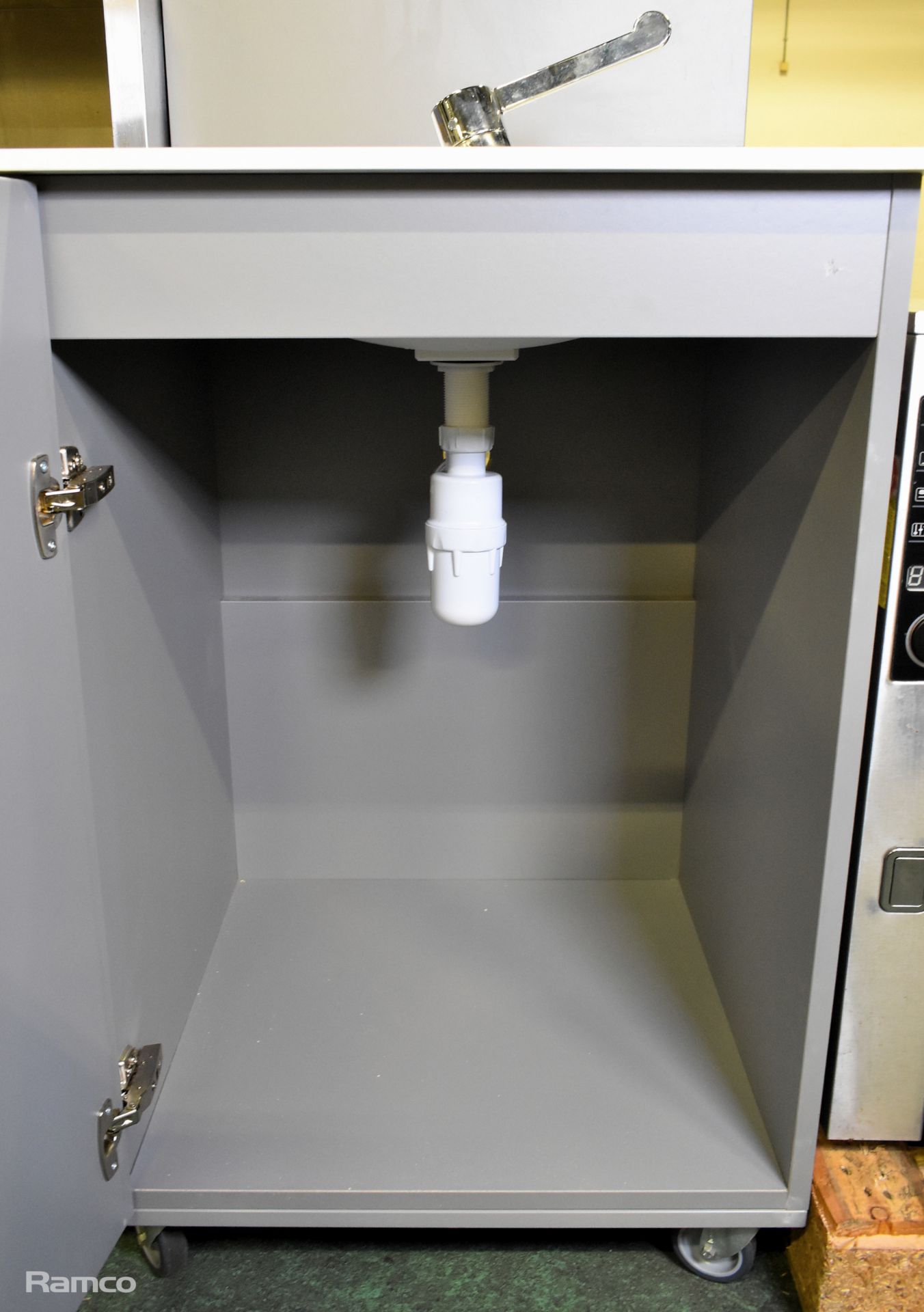 Portable hand wash station with under counter storage with Armitage Shanks mixer tap L 600 x W 680 - Bild 4 aus 5