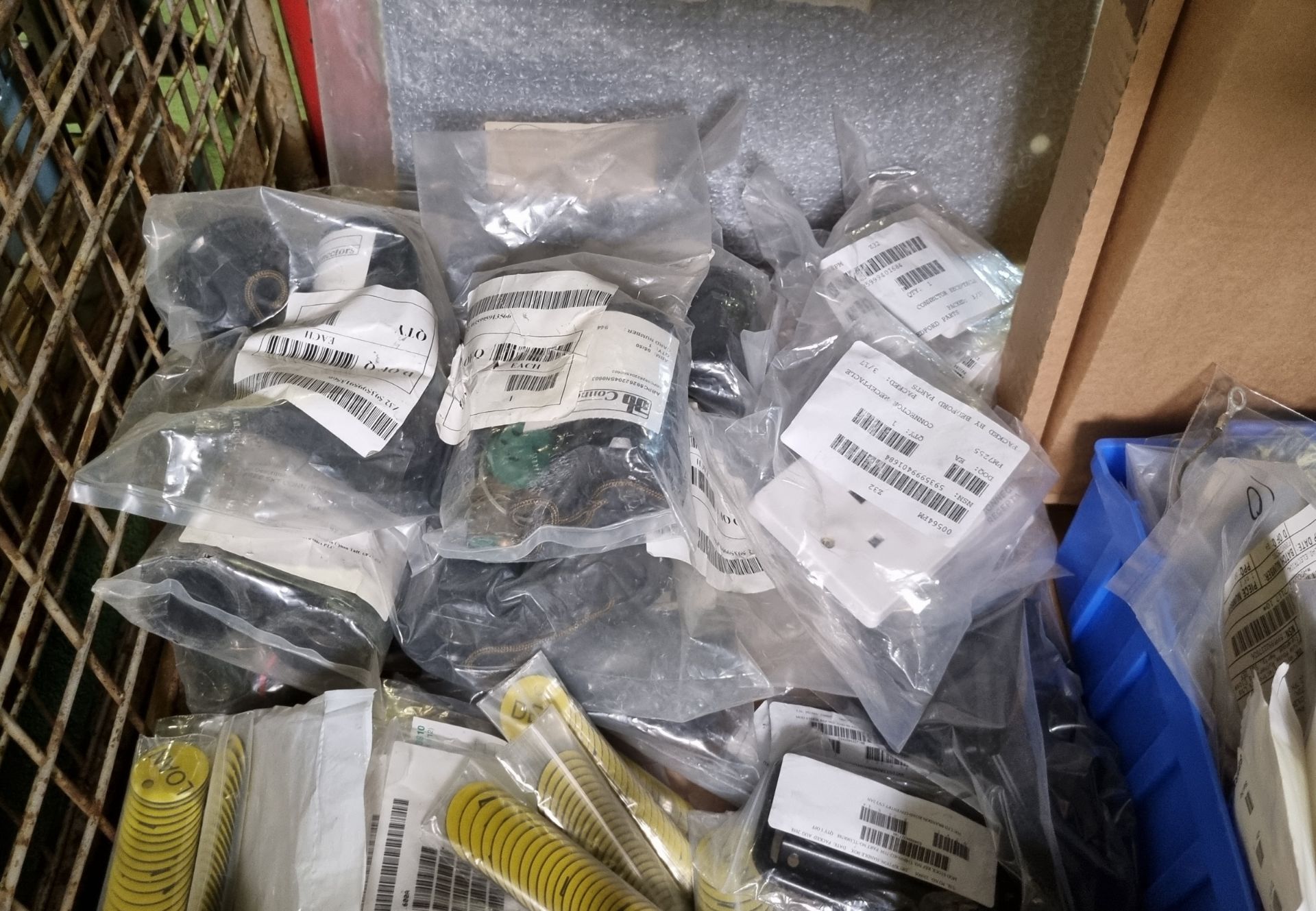 Mechanical and electrical spares - full details in the description - Image 10 of 10