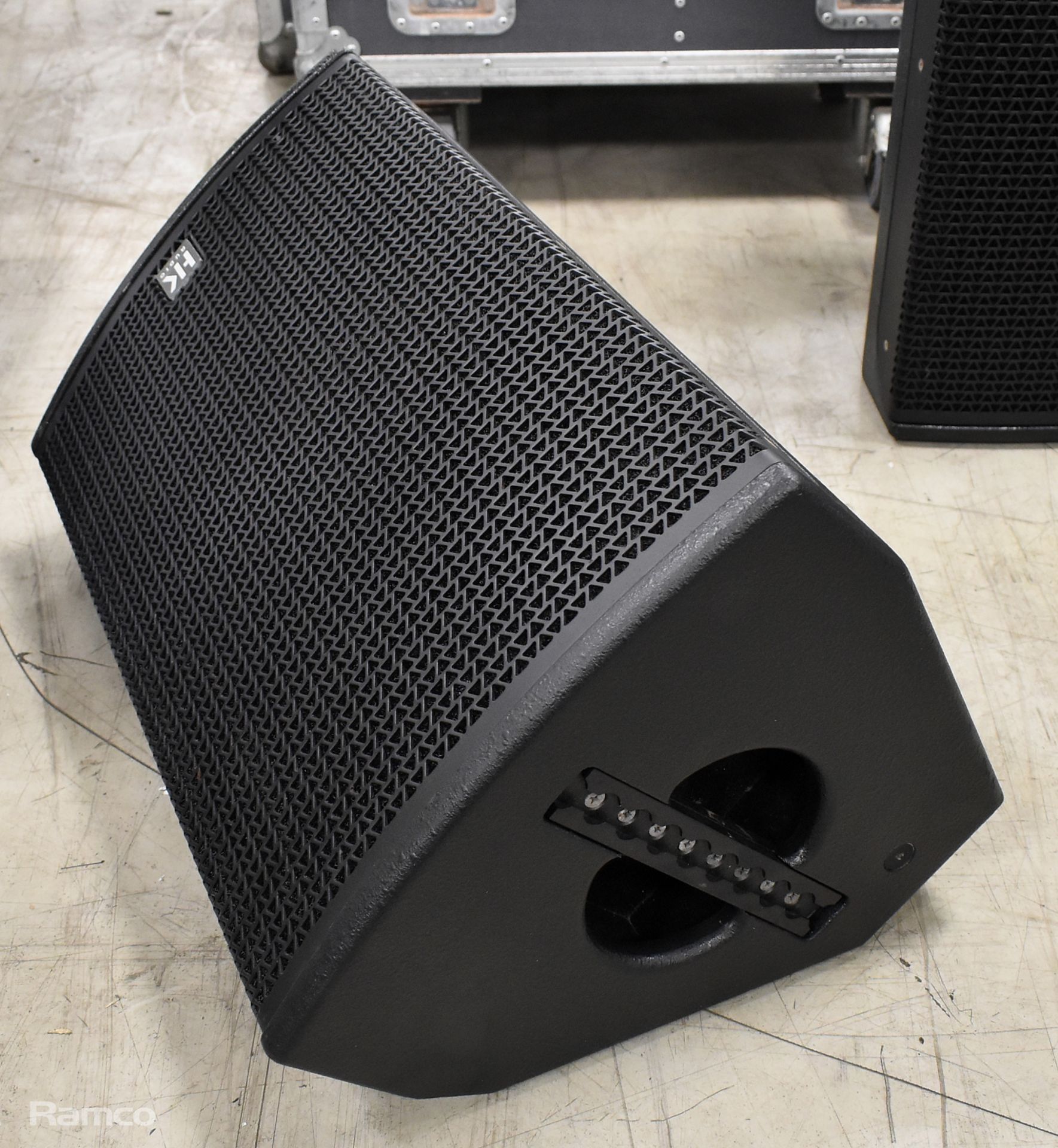 2x HK Contour Series CT 112 speakers in flight case - FOH & monitor speakers - Image 7 of 13