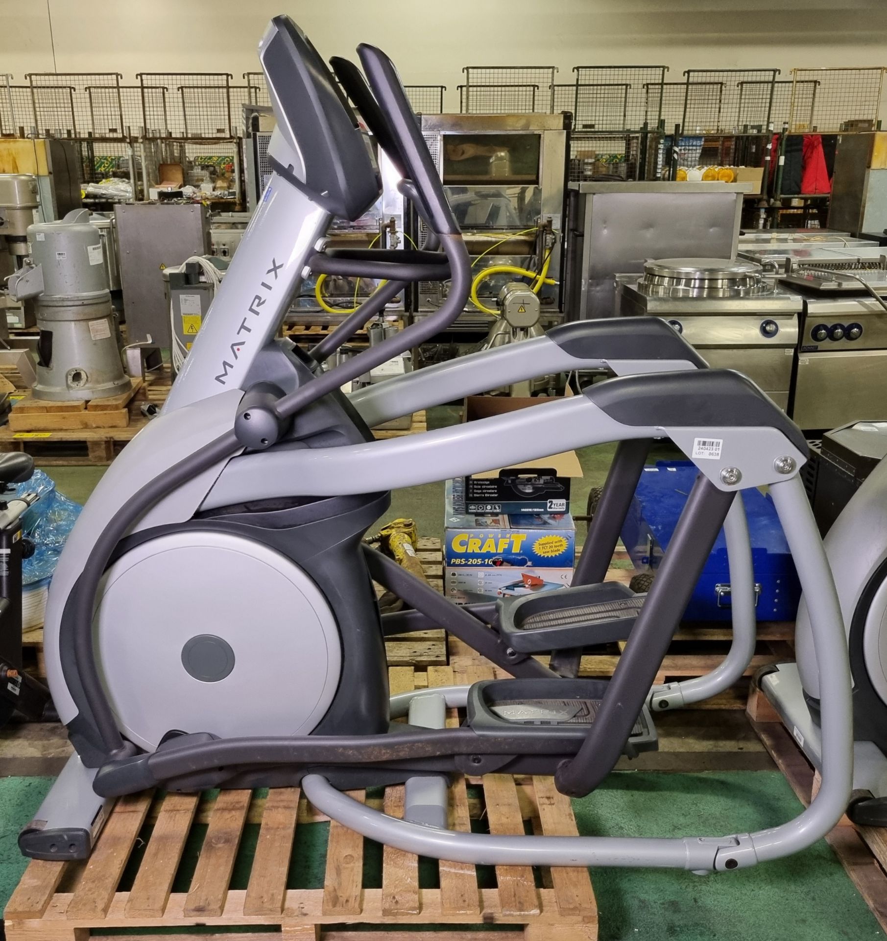 Matrix HURE-3X-01-C elliptical cross trainer