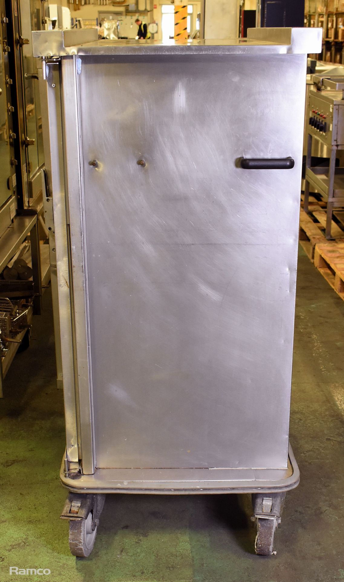 Moffat stainless steel double door heated banquet trolley - W 680 x D 1080 x H 1440mm - AS SPARES - Image 10 of 10