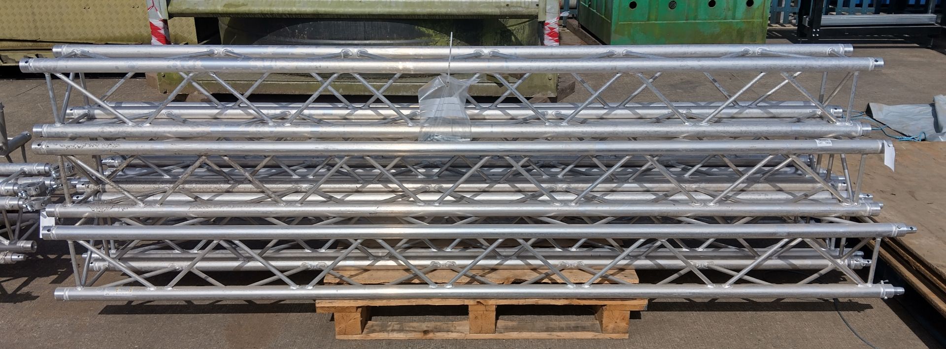 6x Milos System QTF3000 - Aluminium Quad truss sections - W 285 x D 285 x H 3000 mm