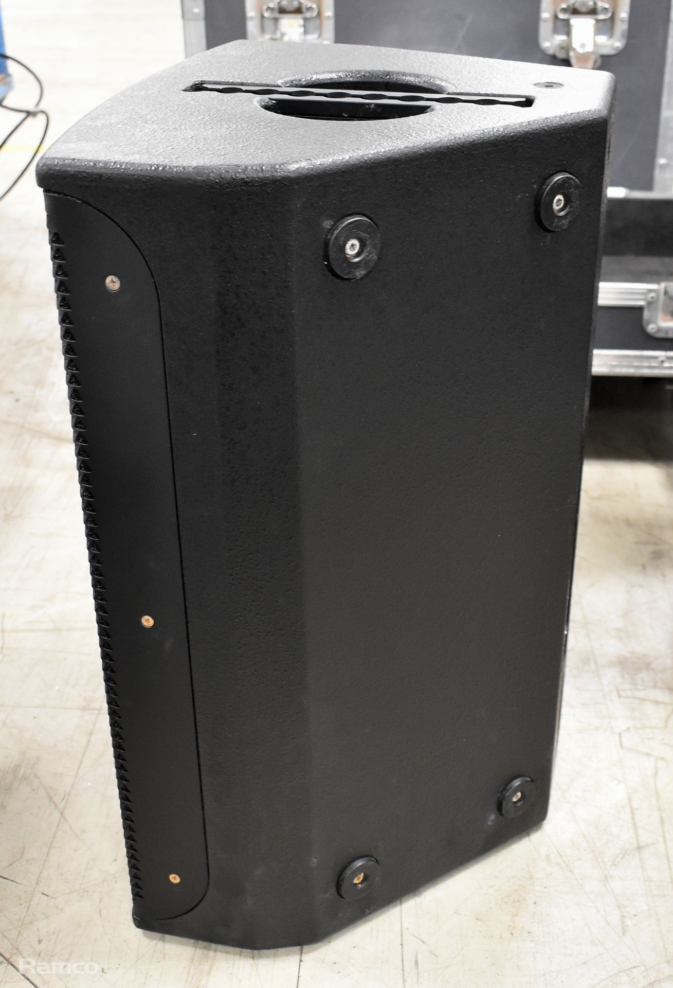 2x HK Contour Series CT 112 speakers in flight case - FOH & monitor speakers - Image 3 of 13