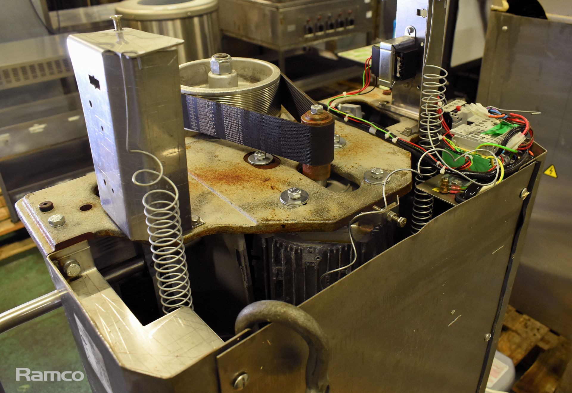 Hobart HSM40 40 quart food mixer - W 700 x D 780 x H 1360 mm - MISSING PARTS - AS SPARES & REPAIRS - Image 5 of 9