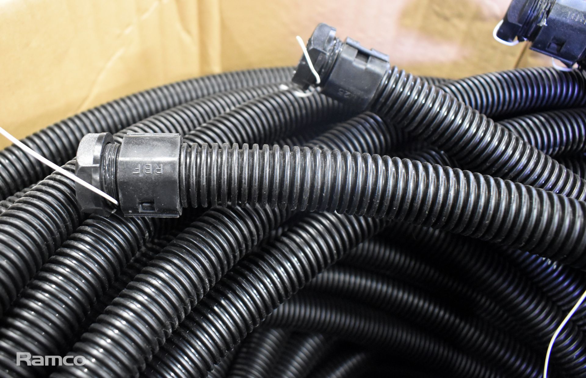 30x flexible plastic conduit - approx 5m lengths - Image 3 of 4