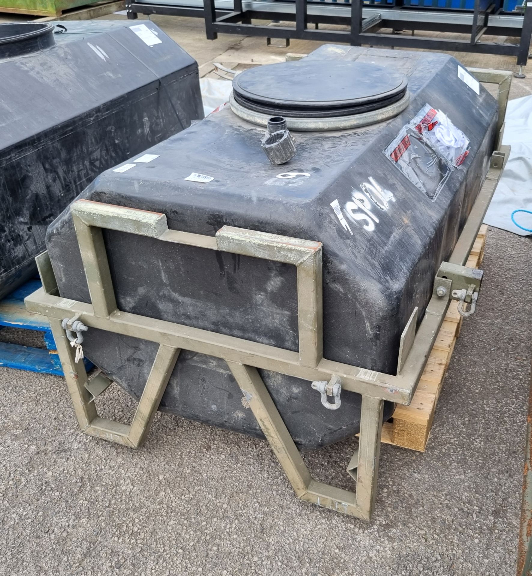 Mobile water storage tank with metal frame - L 1500 x D 1000 x H 800mm - Image 3 of 3