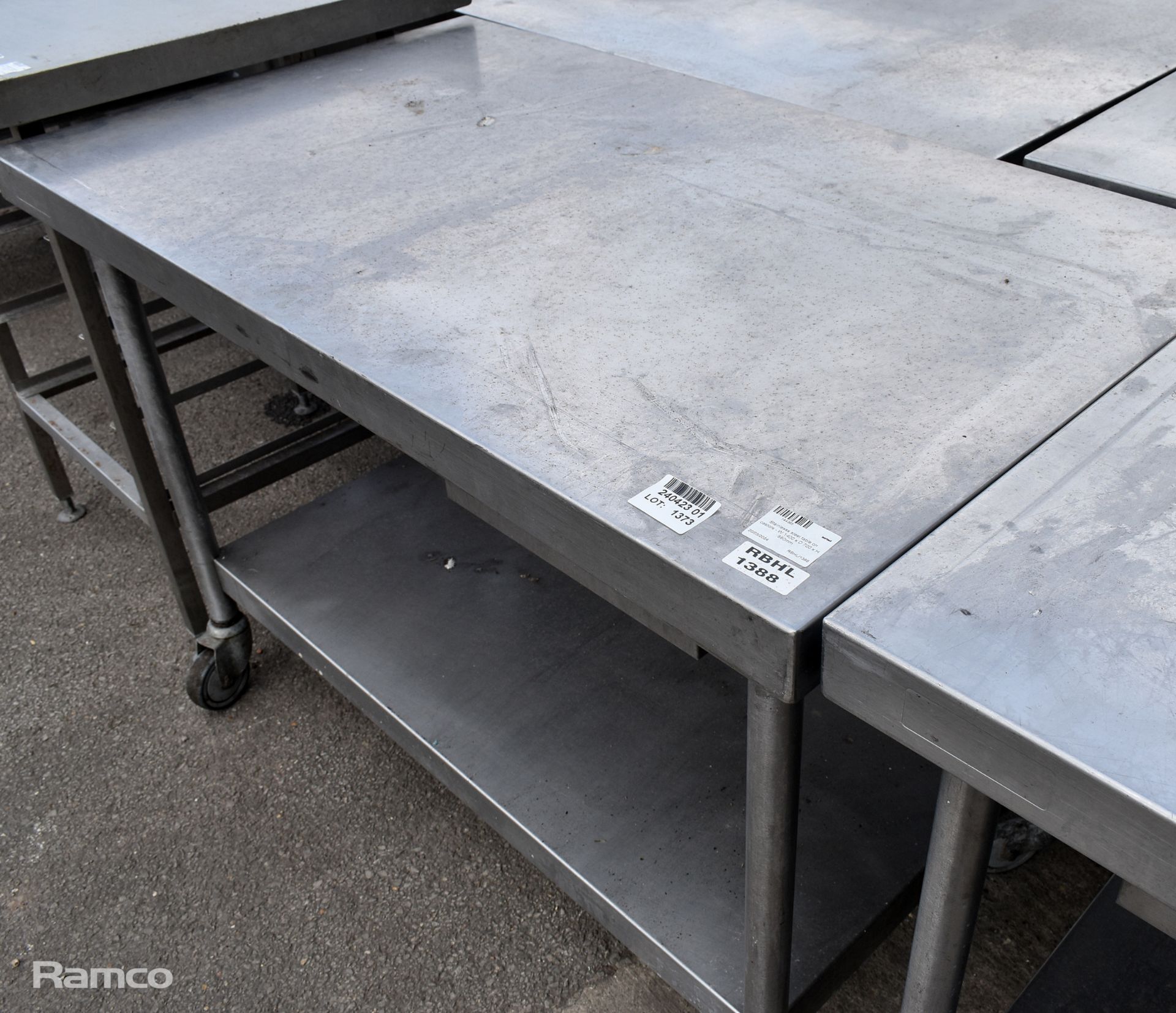 Stainless steel table on castors - W 1400 x D 700 x H 880mm - Image 2 of 4