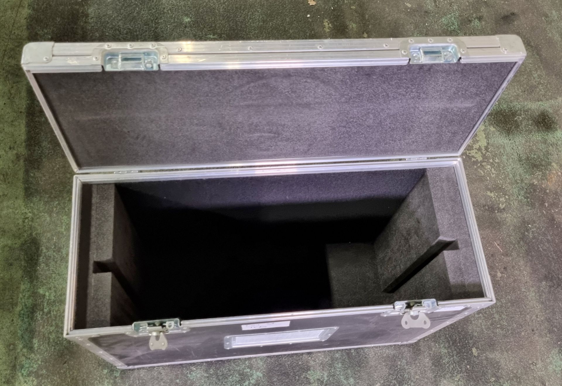 Empty flight case to fit 27 inch screen with hinged lid - W 715 x D 535 x H 280mm - Image 3 of 4