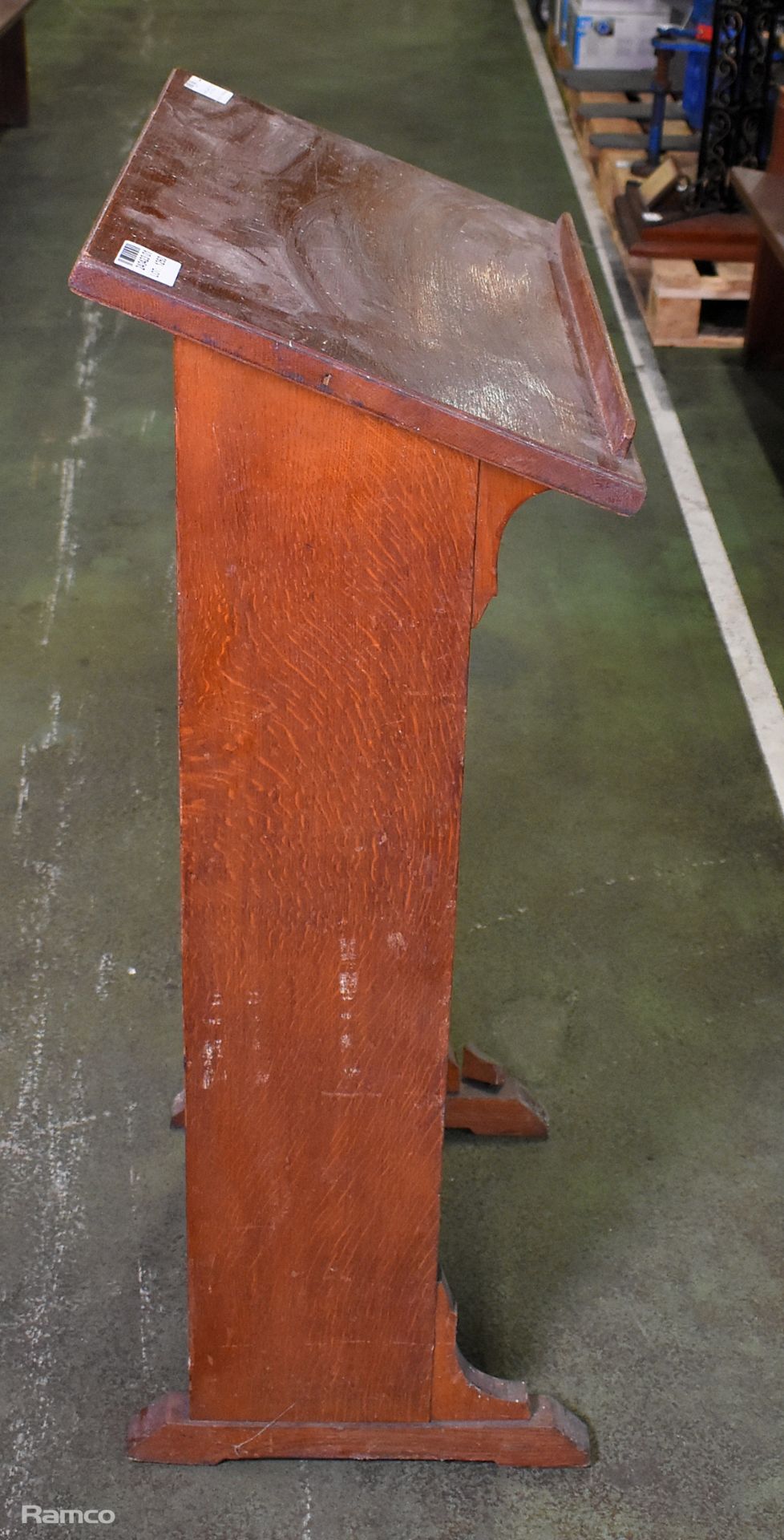 Wooden lectern - L 610 x W 400 x H 1070mm - Image 4 of 6