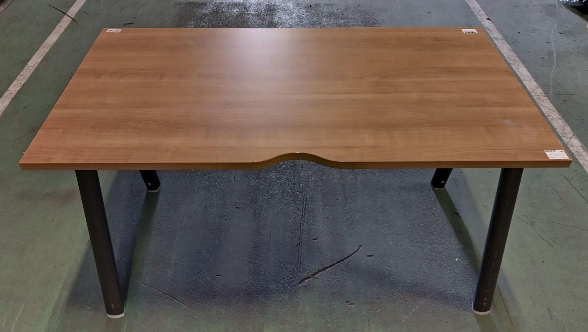 Wooden office desk - L 1400 x W 800 x H 730mm