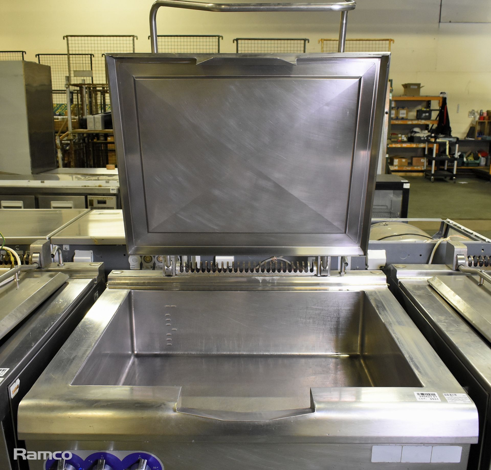 Hobart Bonnet B3A9SA50EBG-20 stainless steel 100L 240V tilting gas bratt pan - W 1000 x D 1030 - Image 3 of 6