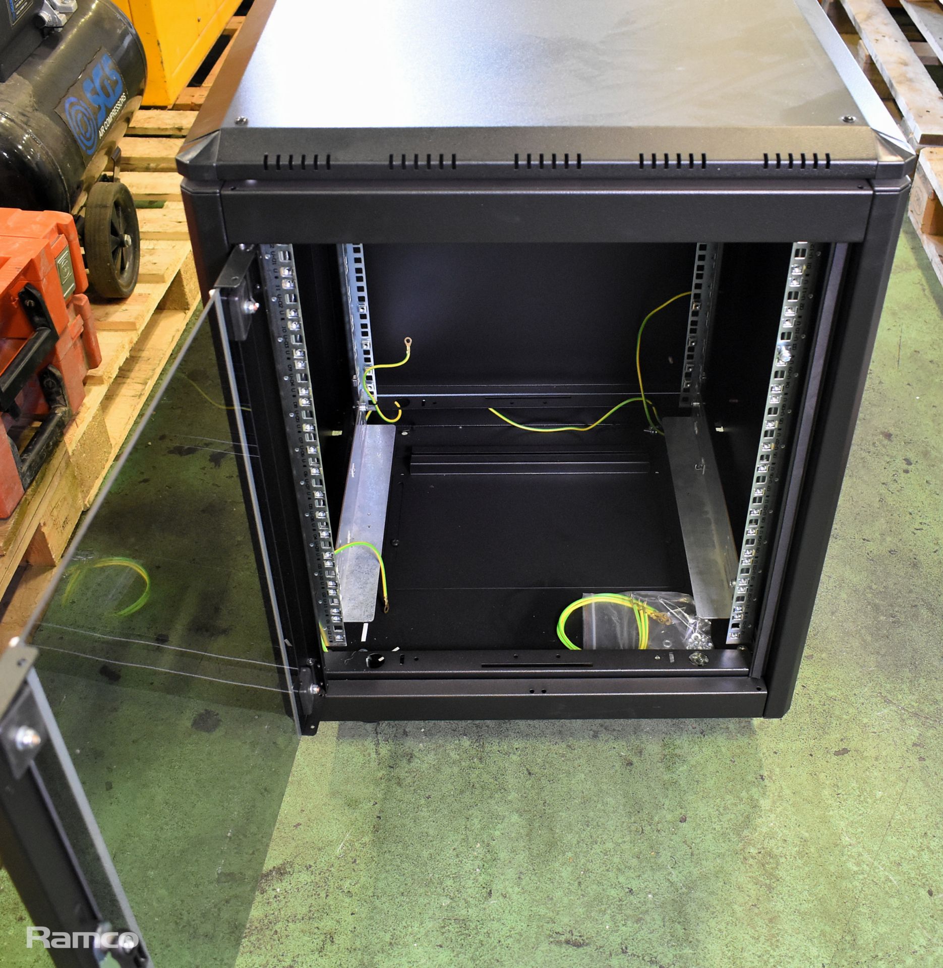 Mobile 12U rack cabinet - W 600 x D 600 x H 800mm - Image 4 of 6