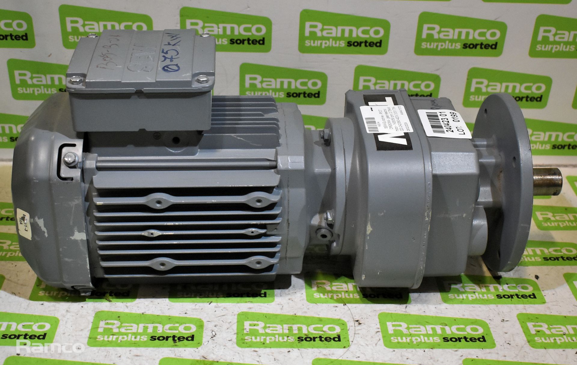 SEW-Eurodrive - RF27 DRE80M4 - gear electric motor - 1435/59 rpm - 0.75kW - 220-242/380-420V - Image 4 of 4