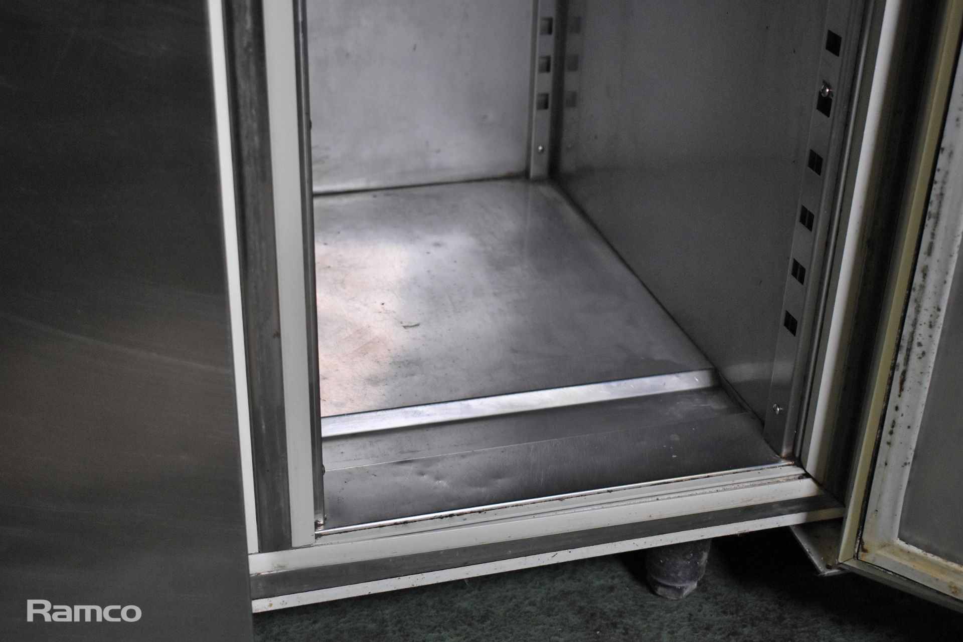 Blizzard stainless steel double door counter fridge - W 1560 x D 700 x H 860mm - Image 4 of 7