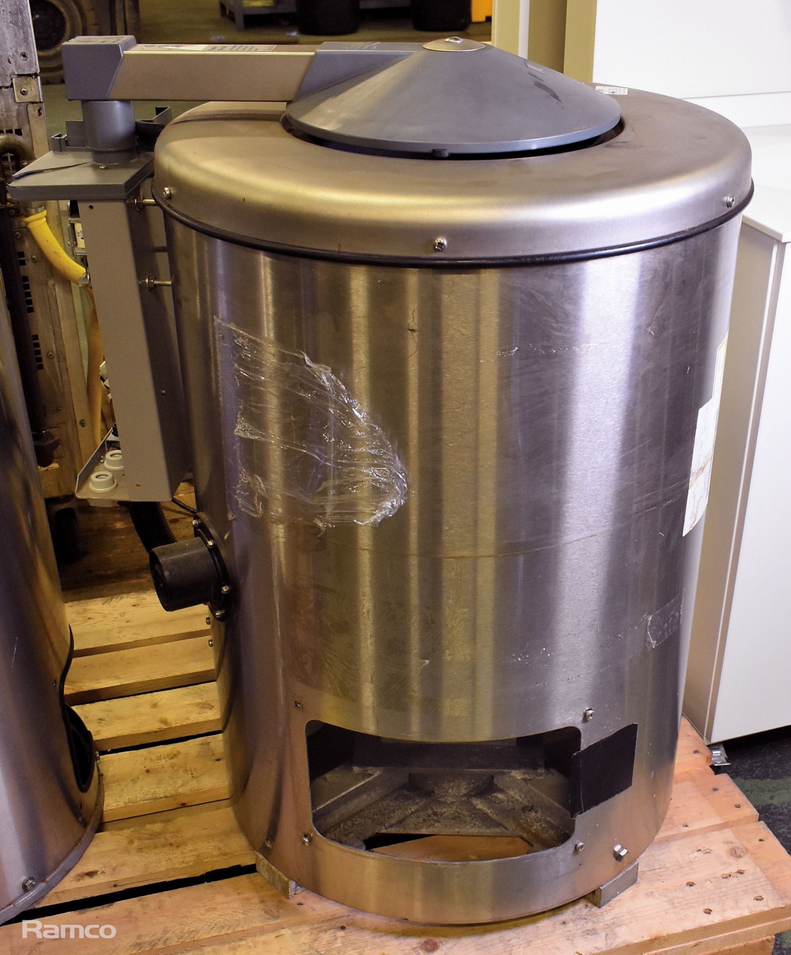 Electrolux C260R 12kg hydro extractor - W 640 x D 785 x H 980mm - MISSING BOTH BOTTOM COVERS & BASE - Image 4 of 7