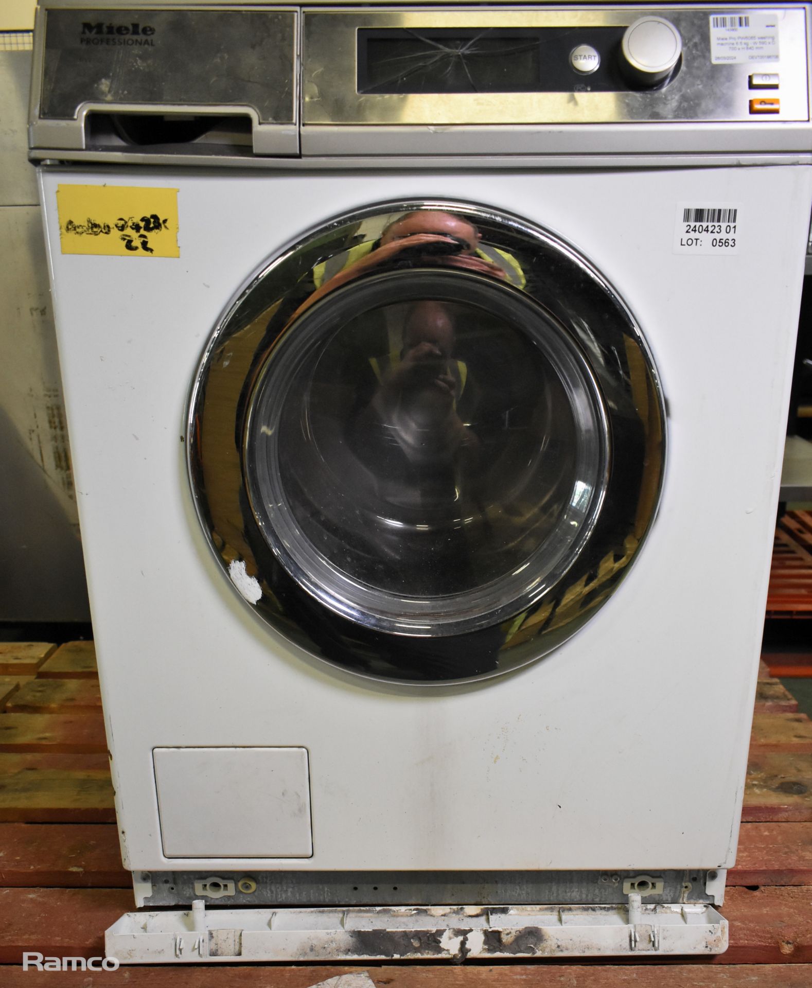 Miele Pro PW 6065 washing machine 6.5 kg - W 590 x D 700 x H 840 mm - CRACKED DISPLAY PANEL - Bild 2 aus 7