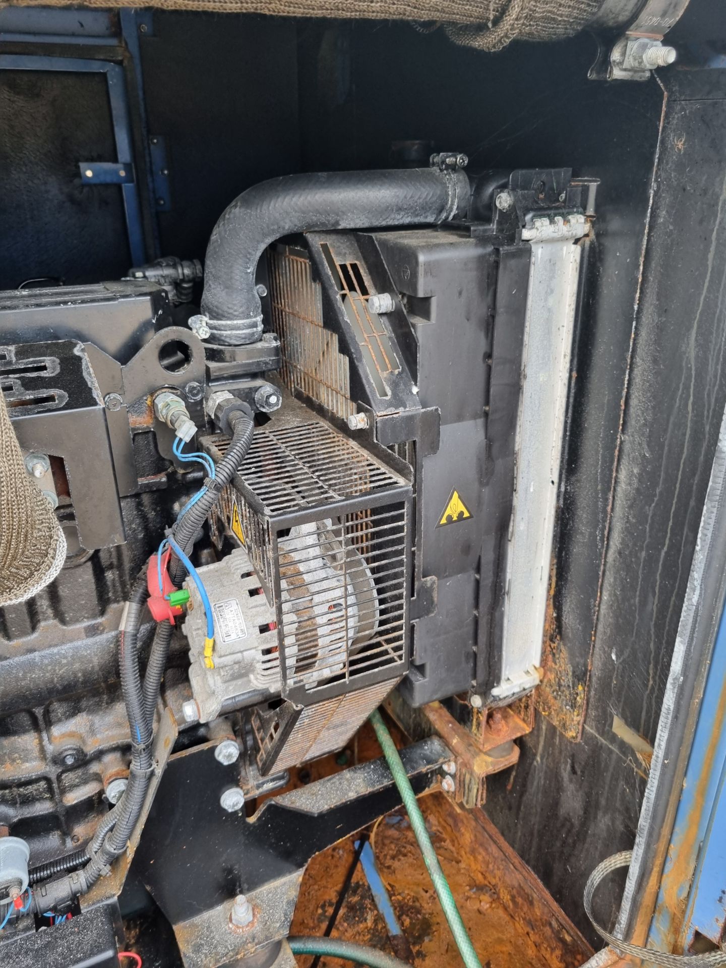 SDMO Industries T25KM diesel generator - Serial No: T2515016085 - Year: 2015 - Image 9 of 12