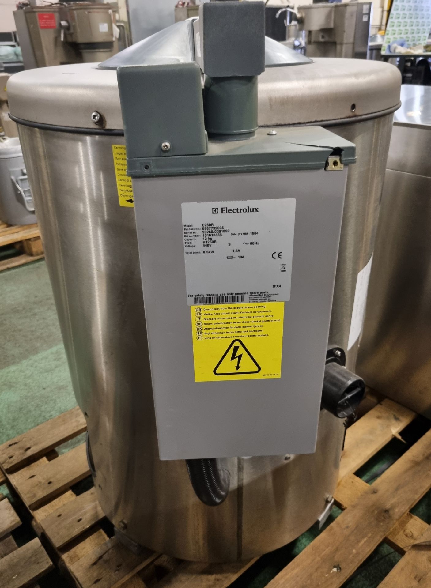 Electrolux C260R 12kg Hydro extractor spin dryer (Missing lower side cover) - 415V - Image 6 of 8