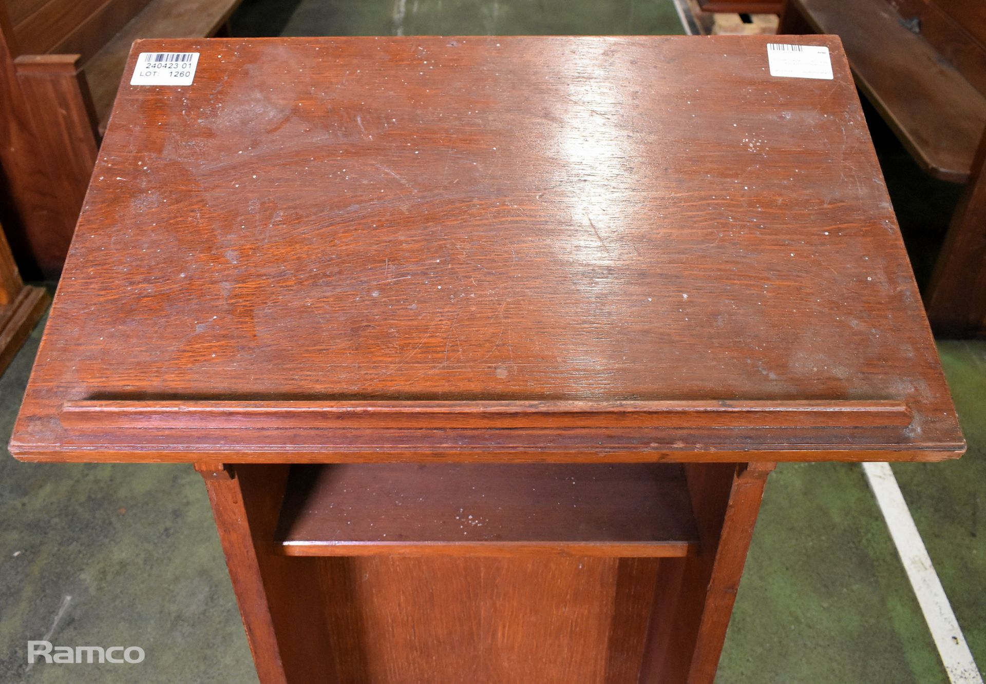 Wooden lectern - L 610 x W 400 x H 1070mm - Image 2 of 6