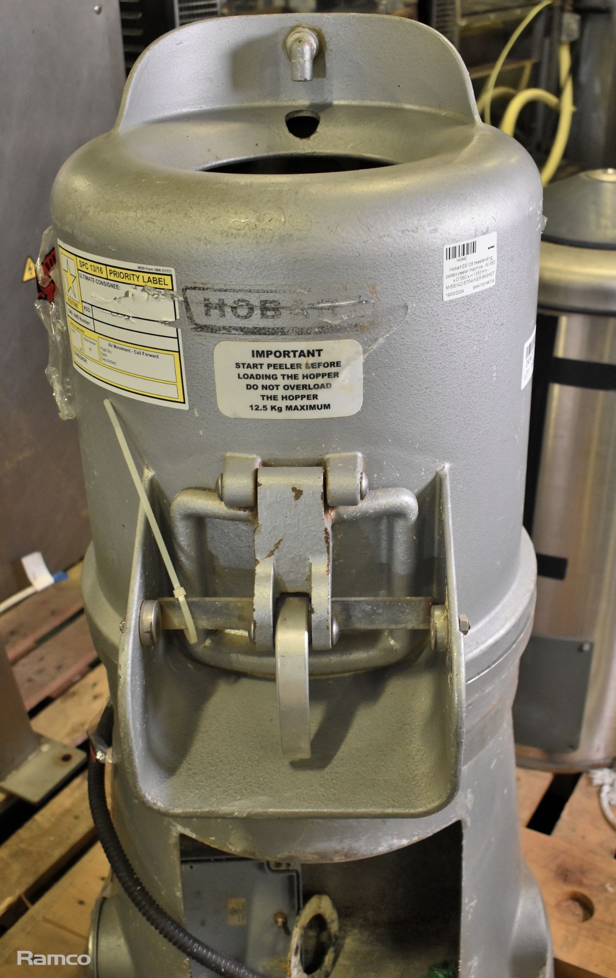 Hobart E6128 freestanding potato peeler machine - W 560 x D 560 x H 1050mm - MISSING STRAINER BASKET - Bild 2 aus 8