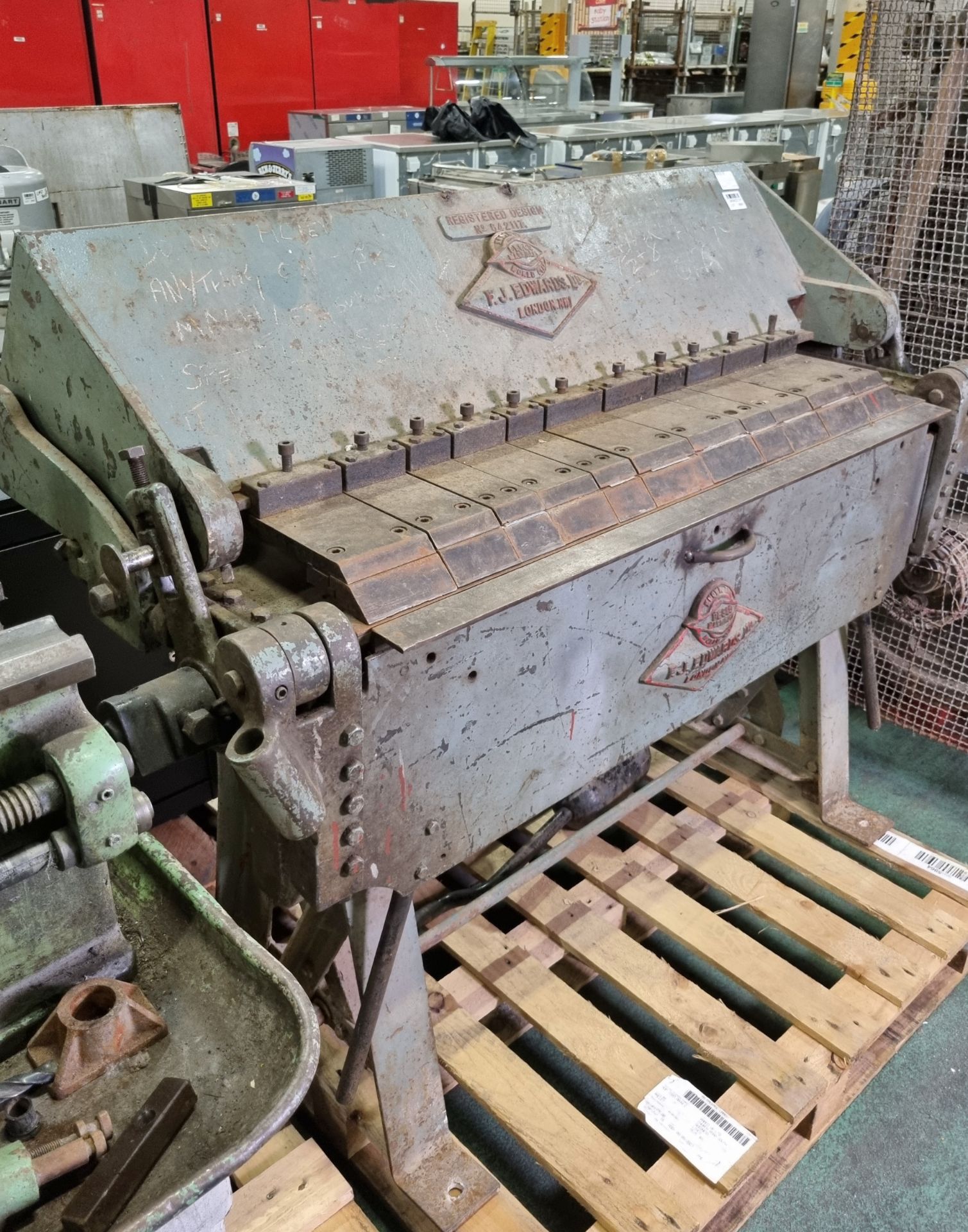 F.J. Edwards Ltd Besco Machinery box pan folder - L 1800 x W 850 x H 1350mm - missing 1 tooth - Image 6 of 8