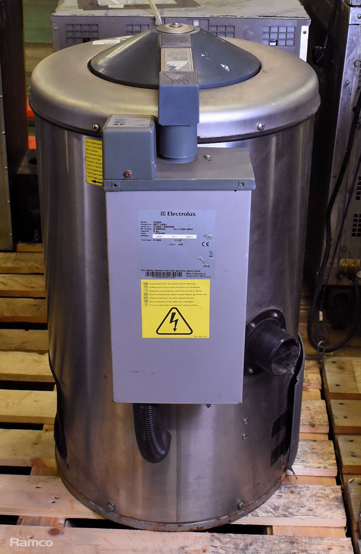 Electrolux C240R 8kg hydro extractor - W 515 x D 660 x H 910mm - MISSING BOTTOM COVER - Image 4 of 6