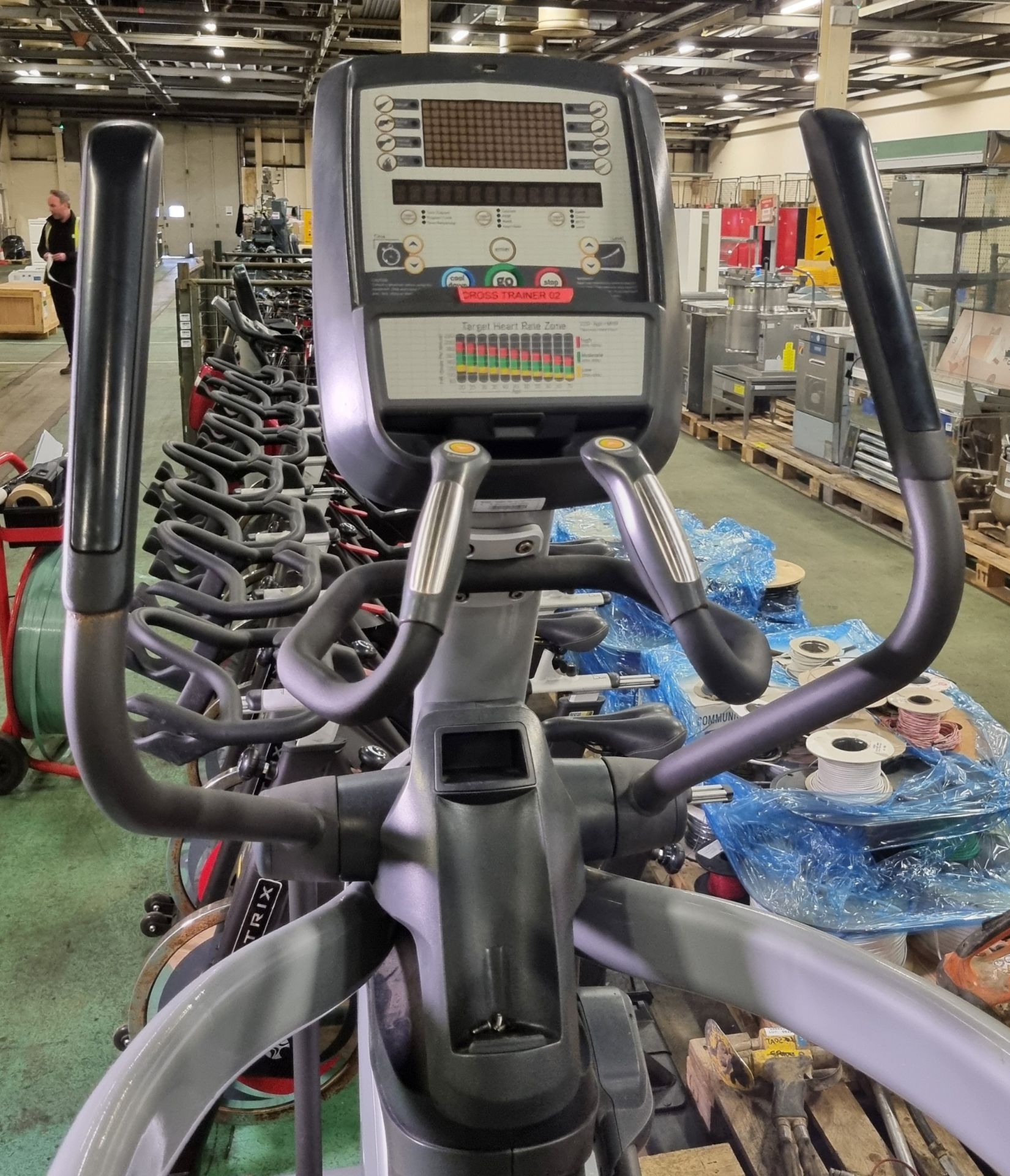 Matrix HURE-3X-01-C elliptical cross trainer - Image 4 of 7