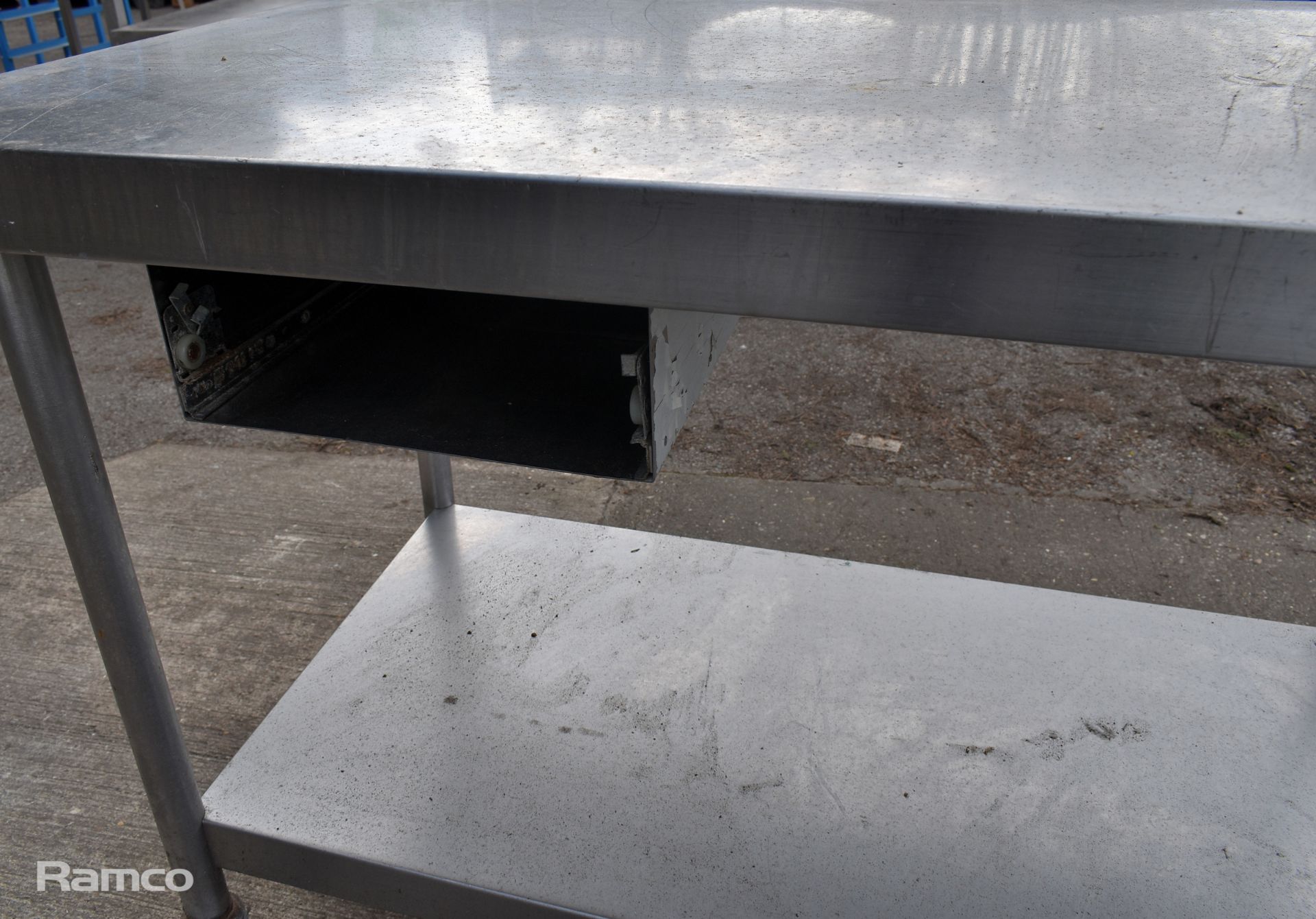 Stainless steel table on castors - W 1400 x D 700 x H 880mm - Image 4 of 4