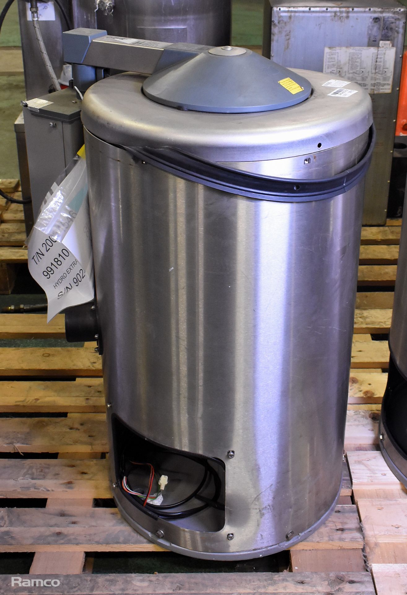 Electrolux C240R 8kg hydro extractor - W 515 x D 660 x H 910mm - MISSING BOTH BOTTOM COVERS - Image 4 of 9