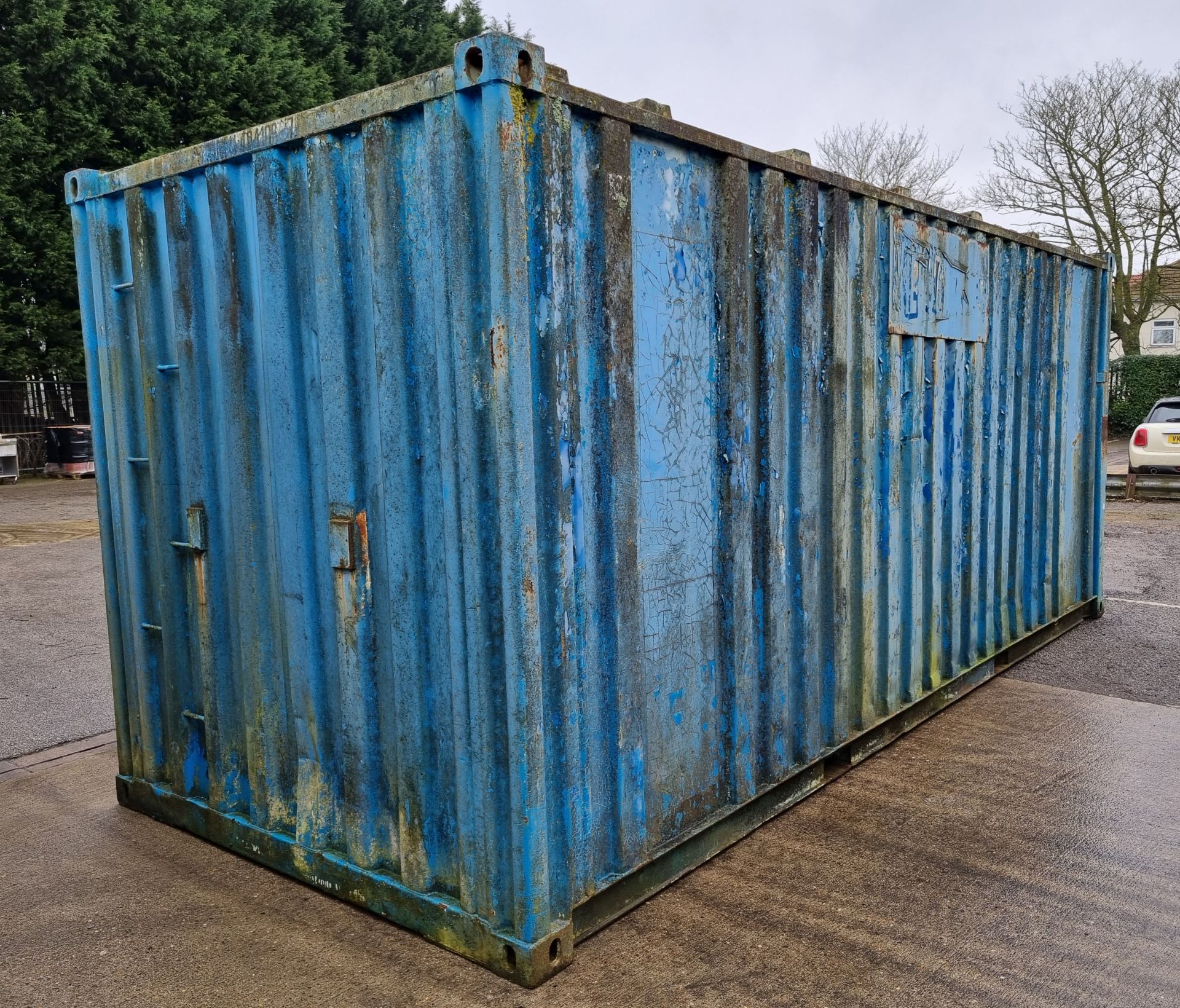 ISO shipping container - 20 x 8 x 8 m - DAMAGED - BLUE - Image 2 of 13