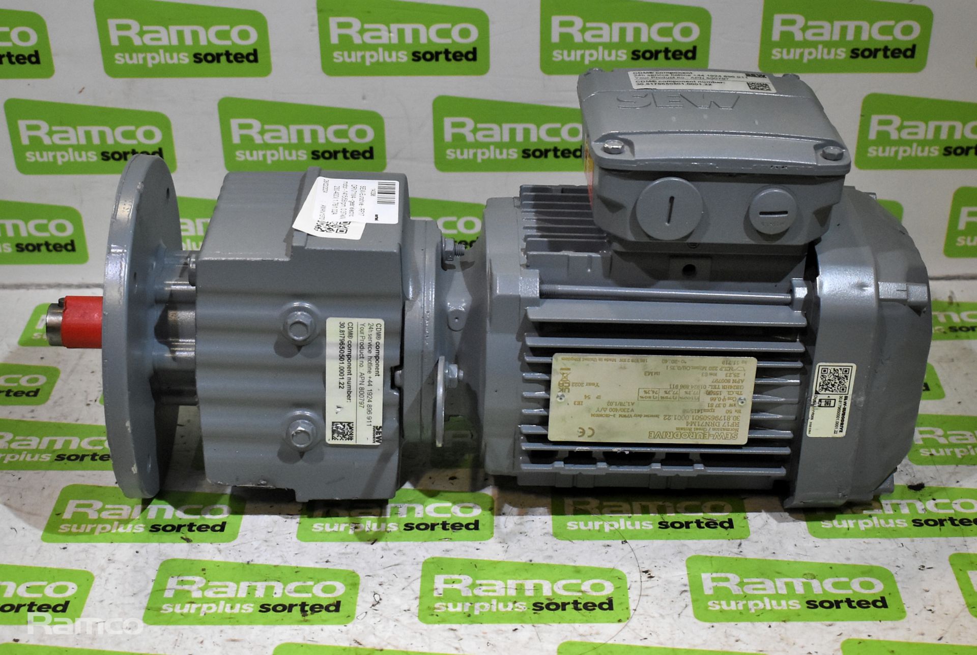 3x SEW-Eurodrive - RF17 DRN71M4 - gear electric motors - 1415/58rpm - 0.37kW - 230-400V - 1.78/1.02A - Image 3 of 6