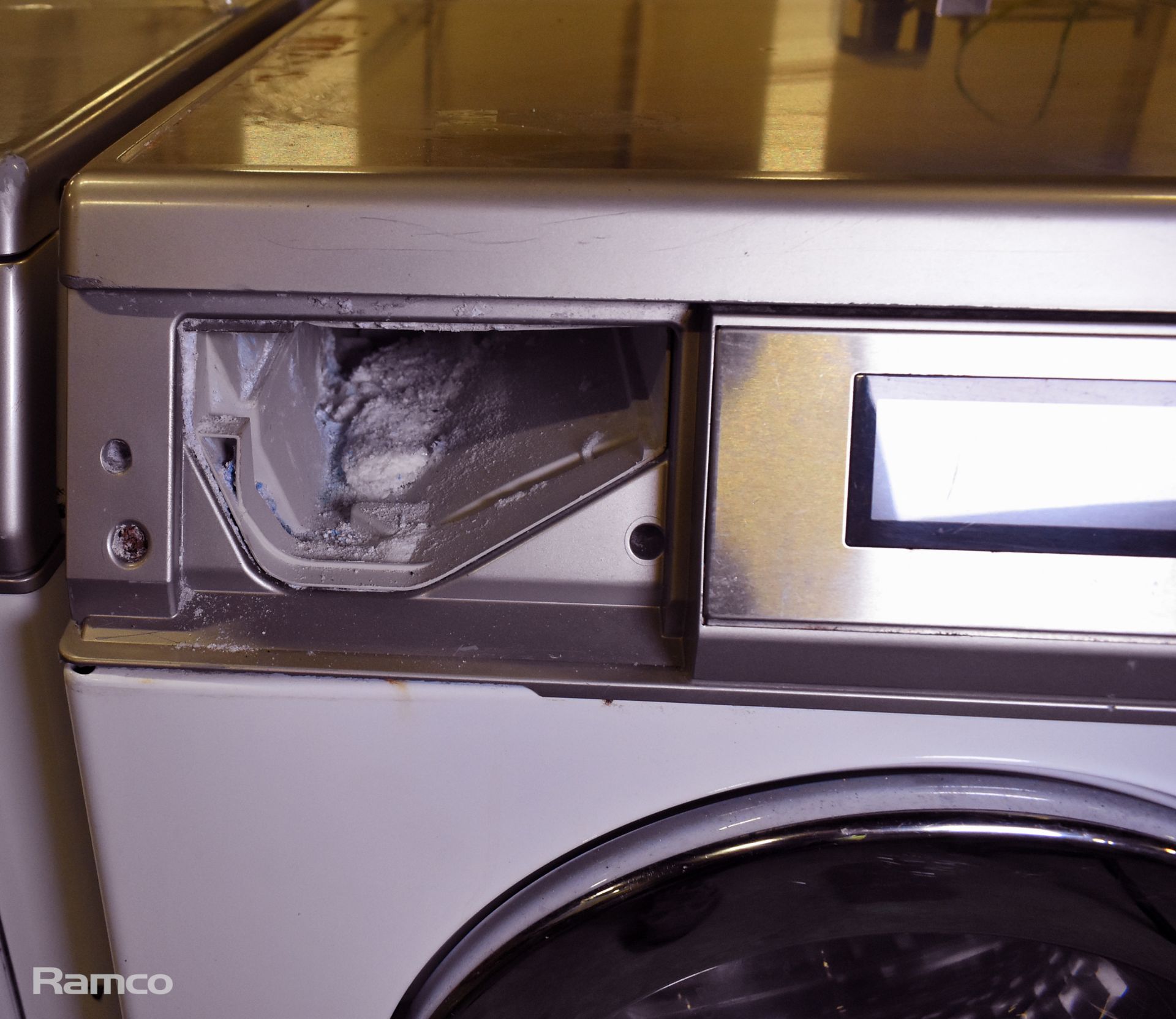 Miele PW 6065 6.5kg washing machine - W 600 x D 730 x H 850mm - MISSING DETERGENT DRAWER - Image 3 of 4