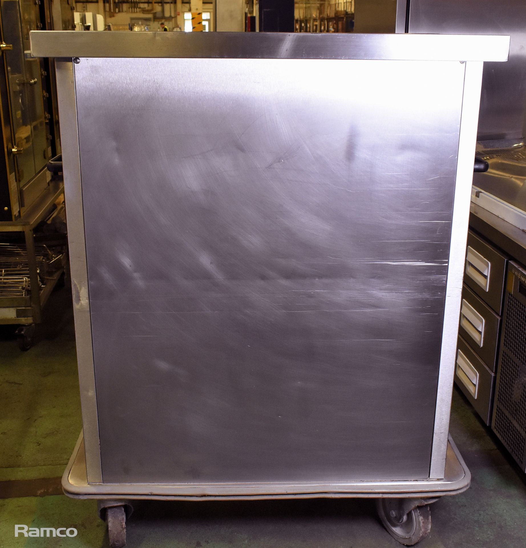 Moffat stainless steel double door heated banquet trolley - W 680 x D 1080 x H 1440mm - AS SPARES - Image 9 of 10