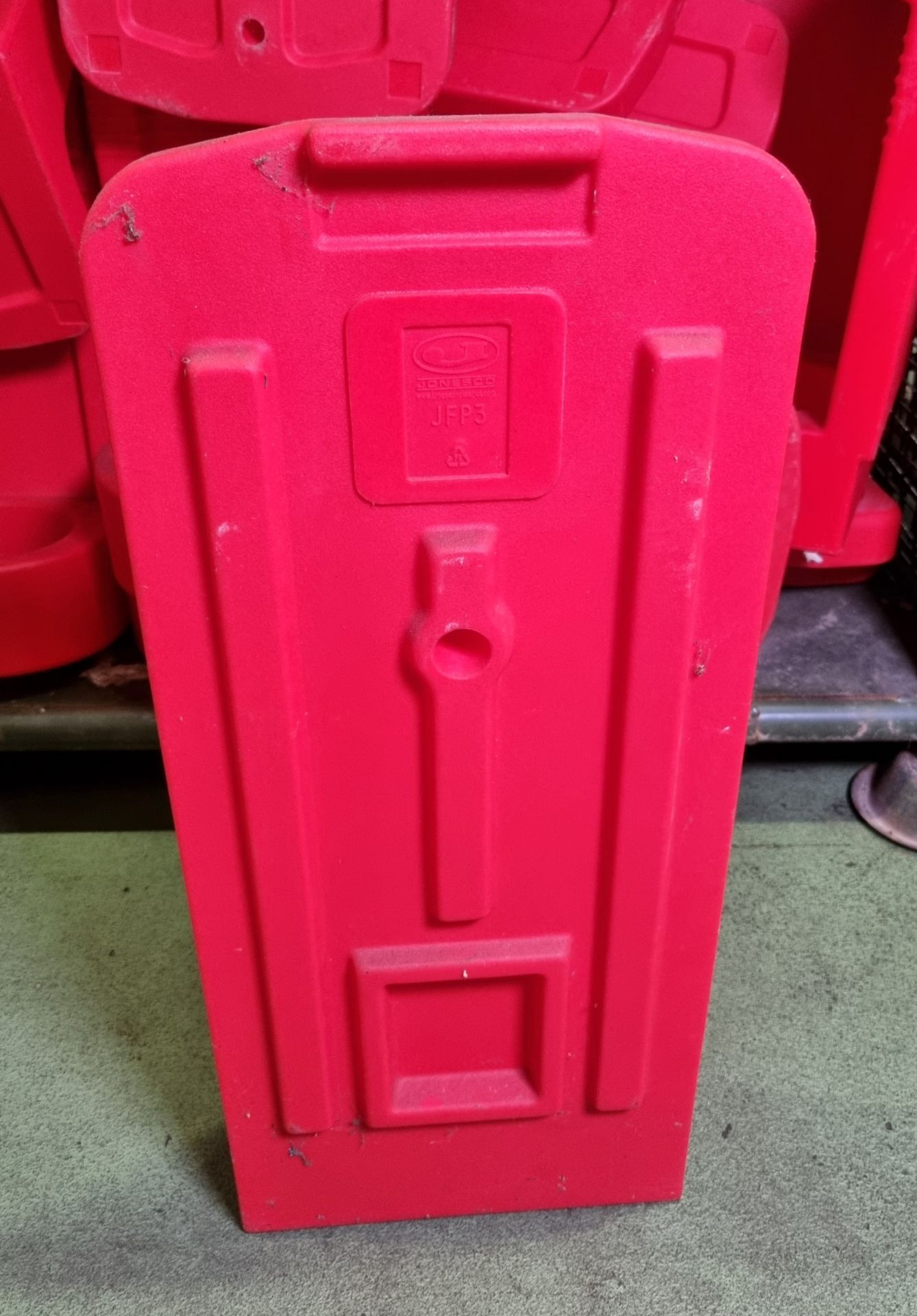 43x Plastic fire extinguisher stands - Image 5 of 5