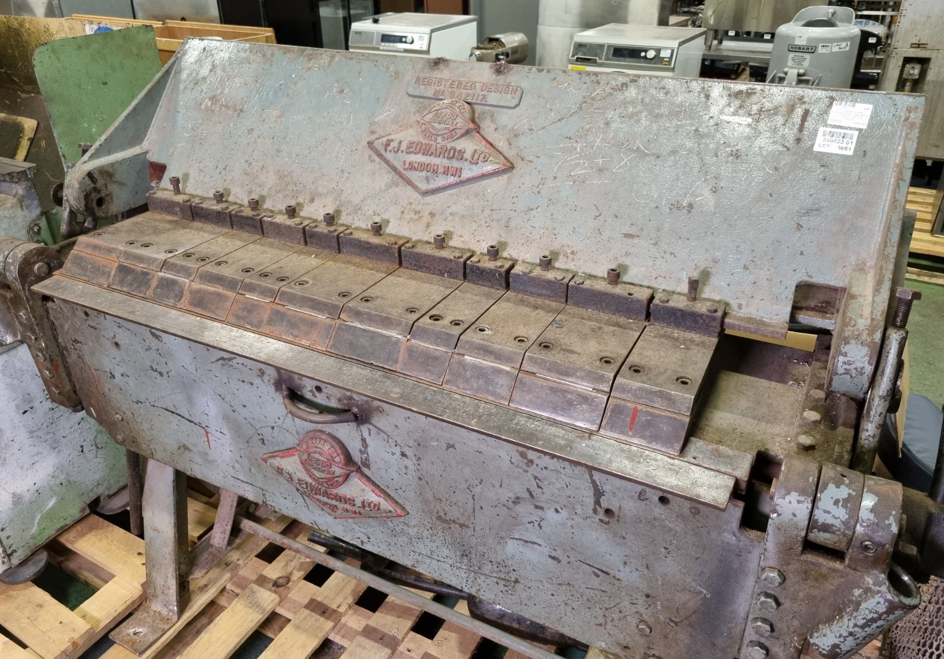 F.J. Edwards Ltd Besco Machinery box pan folder - L 1800 x W 850 x H 1350mm - missing 1 tooth - Image 5 of 8