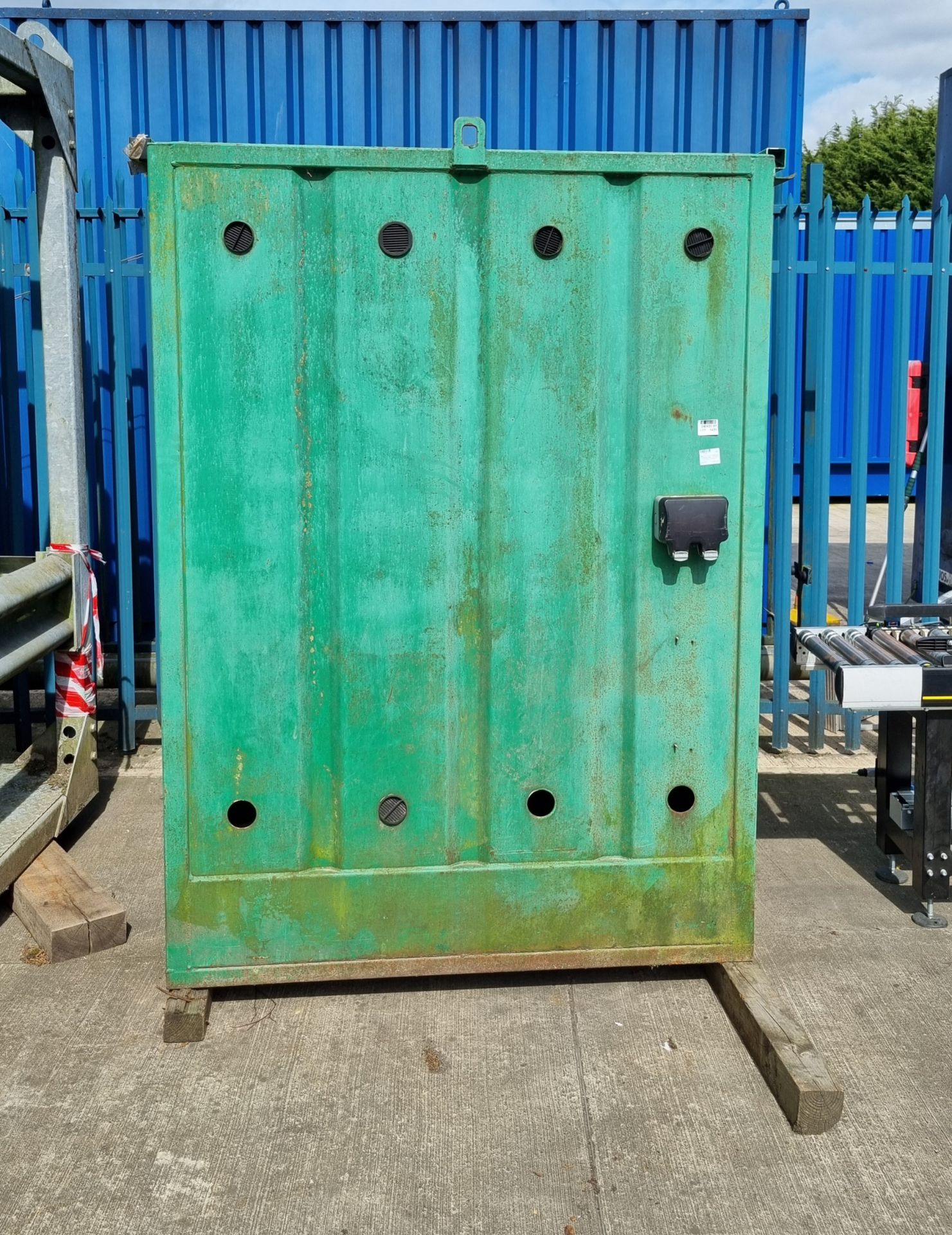 Cleaning chemical dispensing container - green - W 1500 x D 1500 x H 2000mm