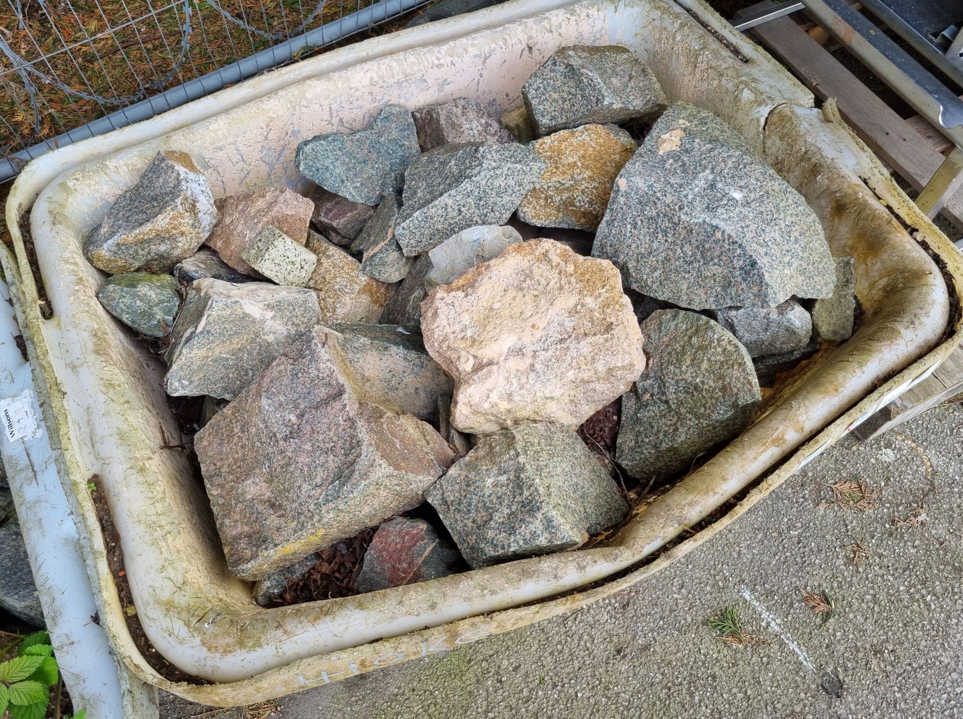 Green and Pink decorative granite stones in plastic container - 410kg - Image 3 of 3