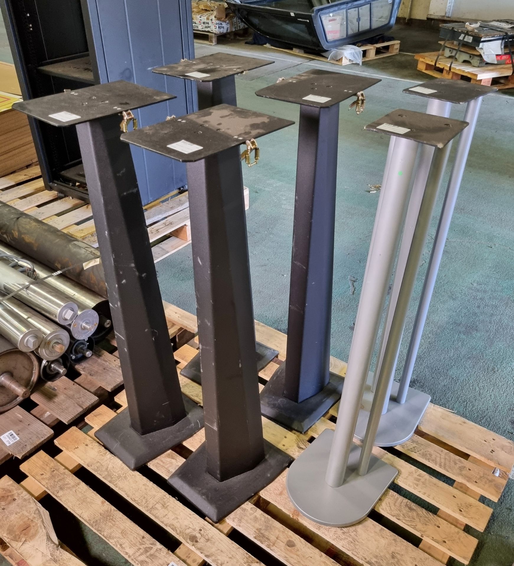 4x Metal podiums - H 1020 mm, 2x Grey metal podiums - H 1020 mm - Image 3 of 4