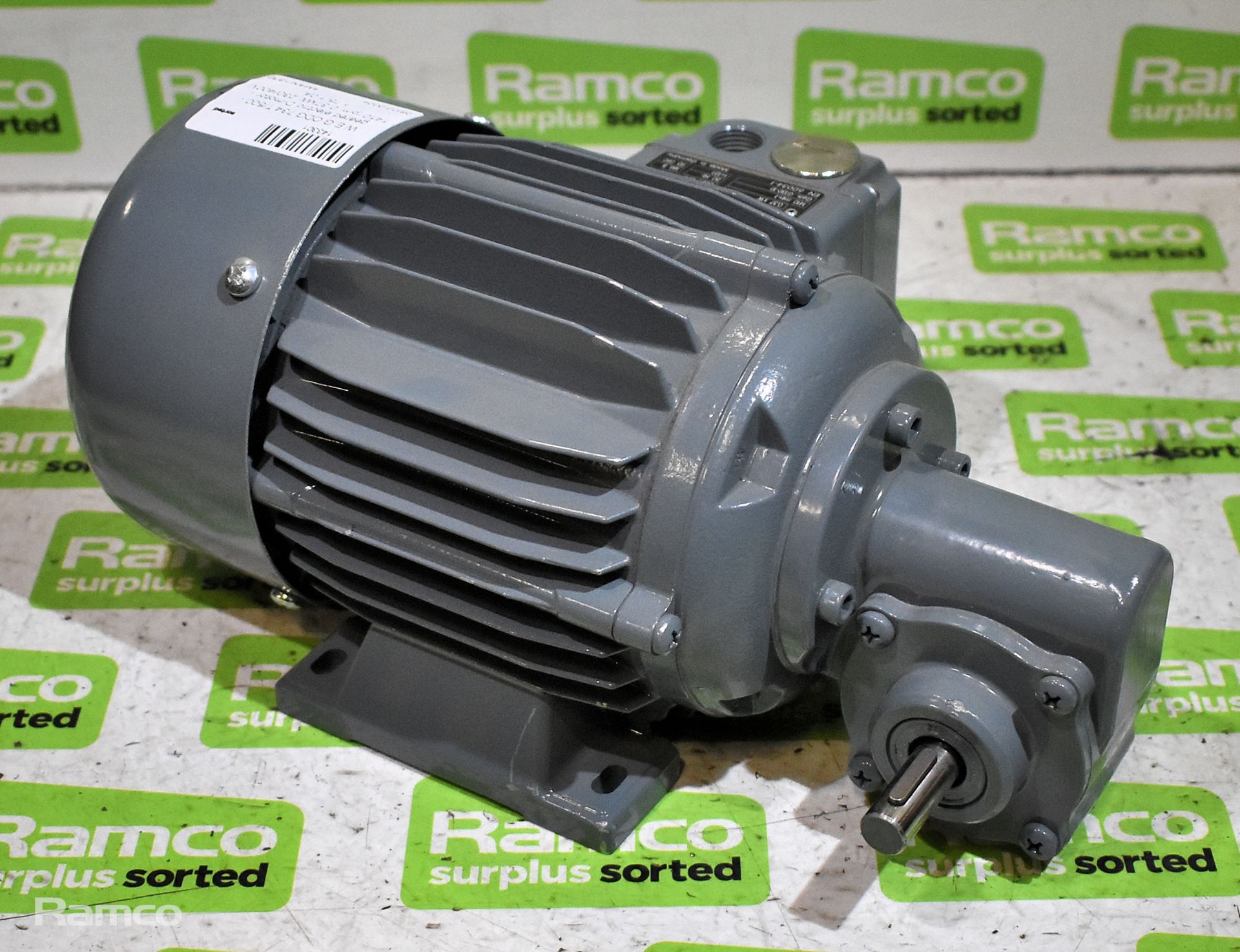 2x W.E.G ODG 734 T/500 - geared electric D-motors - 1410 rpm - 0.37kW - 230/400V - 1.75/1.0A - Image 4 of 5
