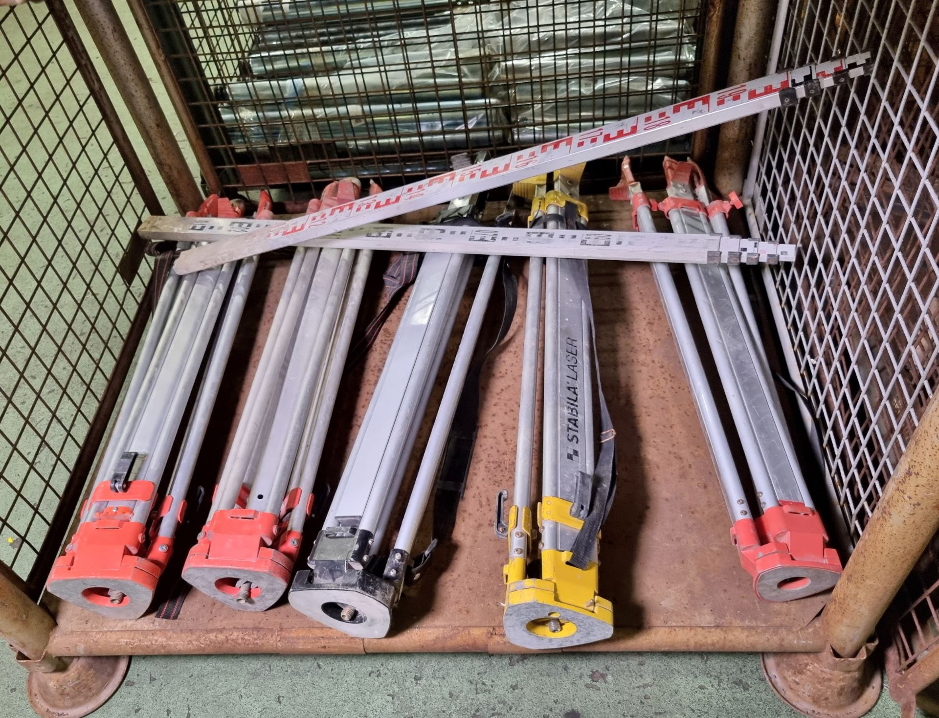 5x Laser construction tripods & 2x telescopic measuring staves - Image 2 of 5