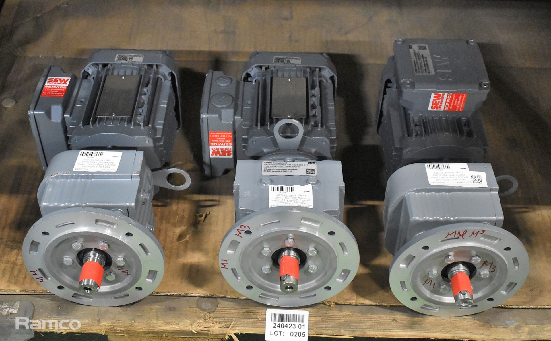 3x SEW-Eurodrive - RF17 DRN71M4 - gear electric motors - 1415/58rpm - 0.37kW - 230-400V - 1.78/1.02A