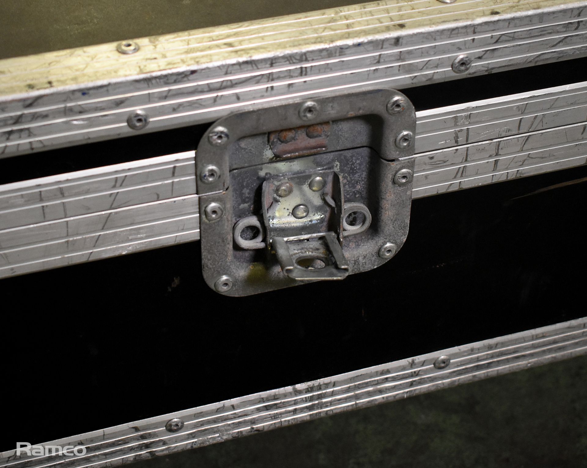 2x Chroma-Q Color Force 72 LED fixture lights with flight case - 1x MISSING CLIP ON FLIGHT CASE - Image 10 of 11