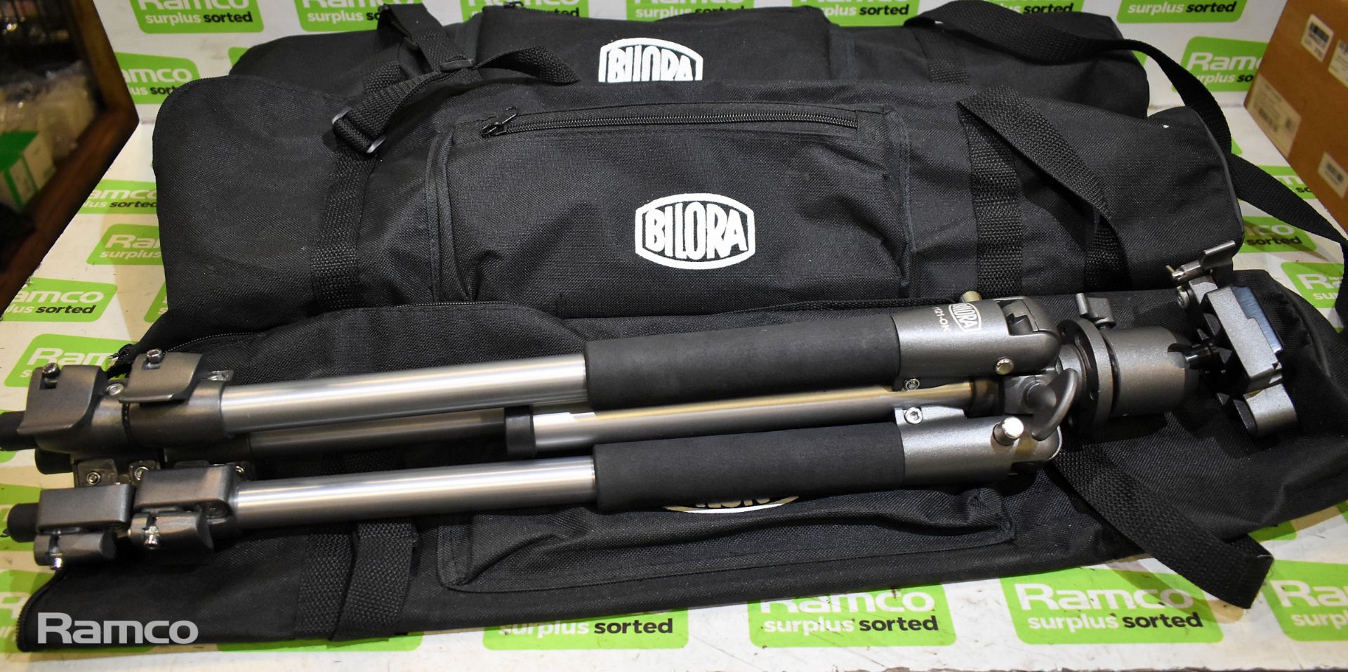 3x Bilora 1121-OK 59-143cm tripods with carry case - Image 2 of 7