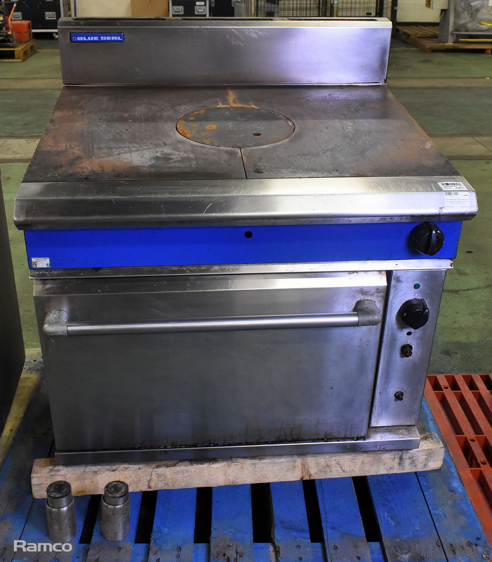 Blue Seal stainless steel solid top gas oven range - W 900 x D 810 x H 1100mm