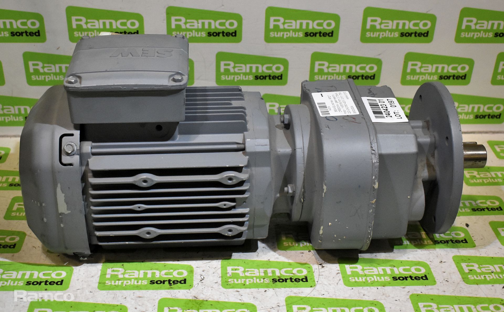 SEW-Eurodrive - RF27 DRE80M4 - gear electric motor - 1435/59 rpm - 0.75kW - 220-242/380-420V - Bild 5 aus 5