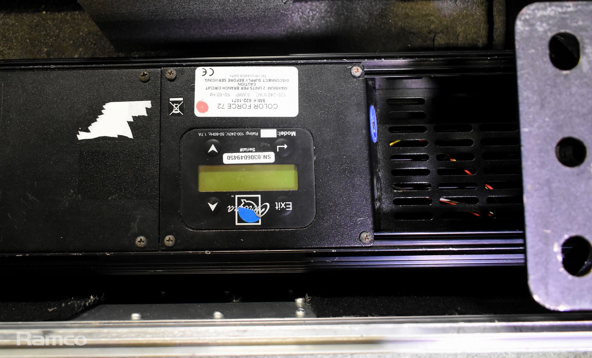 2x Chroma-Q Color Force 72 LED fixture lights with flight case - 1x MISSING CLIP ON FLIGHT CASE - Image 6 of 11