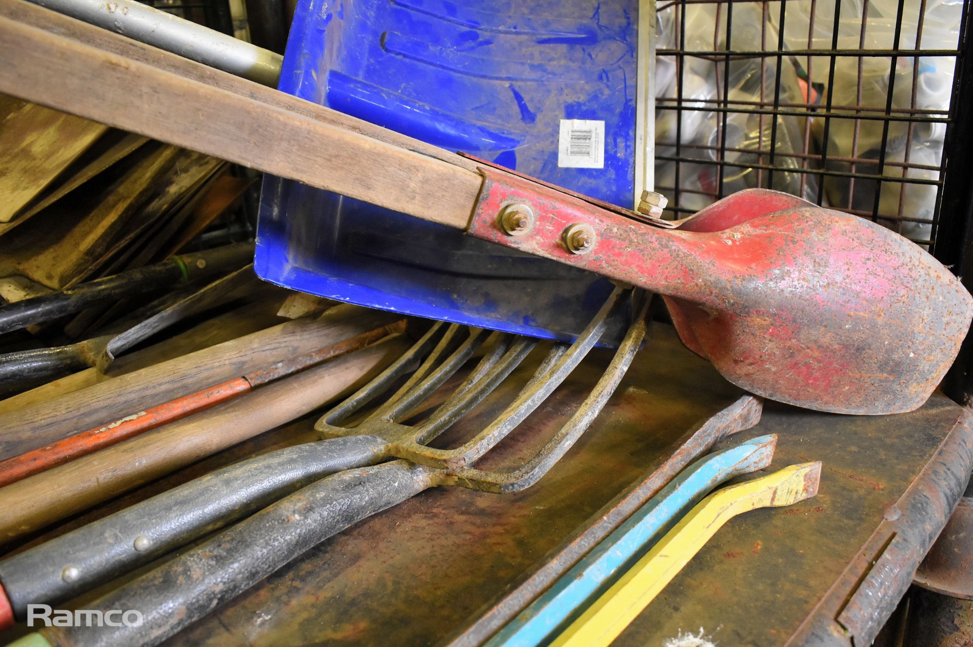 Gardening equipment - Shovels, spades, crowbars & forks - Image 3 of 7