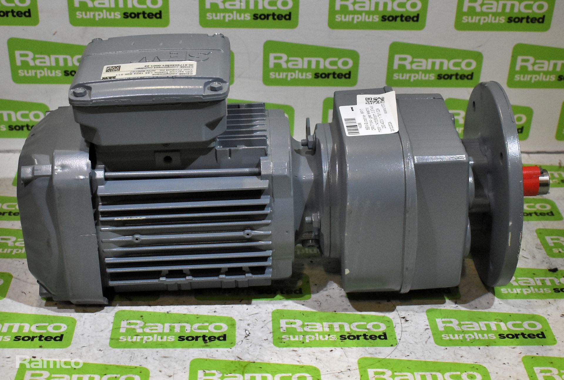 3x SEW-Eurodrive - RF17 DRN71M4 - gear electric motors - 1415/58rpm - 0.37kW - 230-400V - 1.78/1.02A - Image 6 of 6